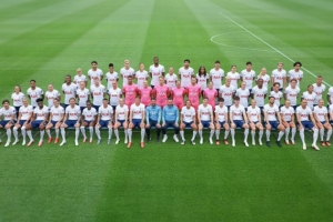 热刺官方发布2026-27赛季官方人马照，男足和女足两队大合照