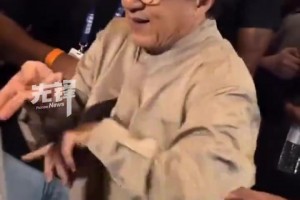 巨星！成龙给NBA球员展示中国功夫